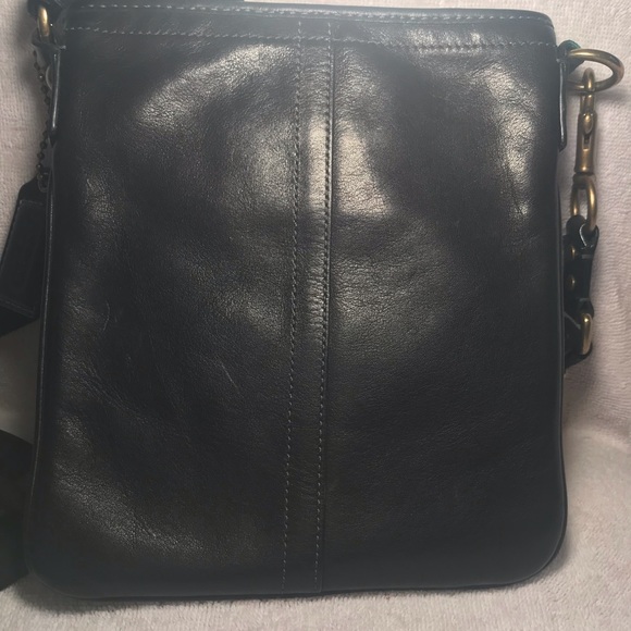 AUTH Beautiful like new Coach leather crossbody - Picture 5 of 6